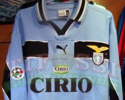 Lazio camiseta usada por Marcelo Salas , titular, mangas largas.